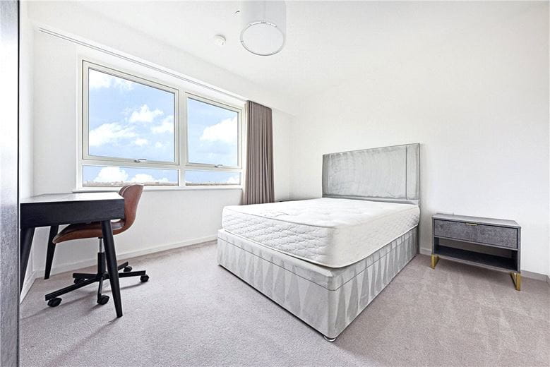 2 bedroom flat, Heartwell Avenue, London E16 - Available