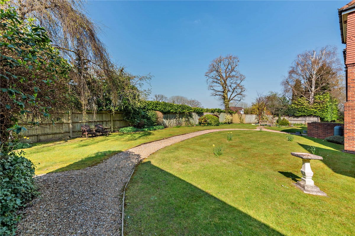 3 bedroom flat, Woodridge, Newbury RG14 - Available