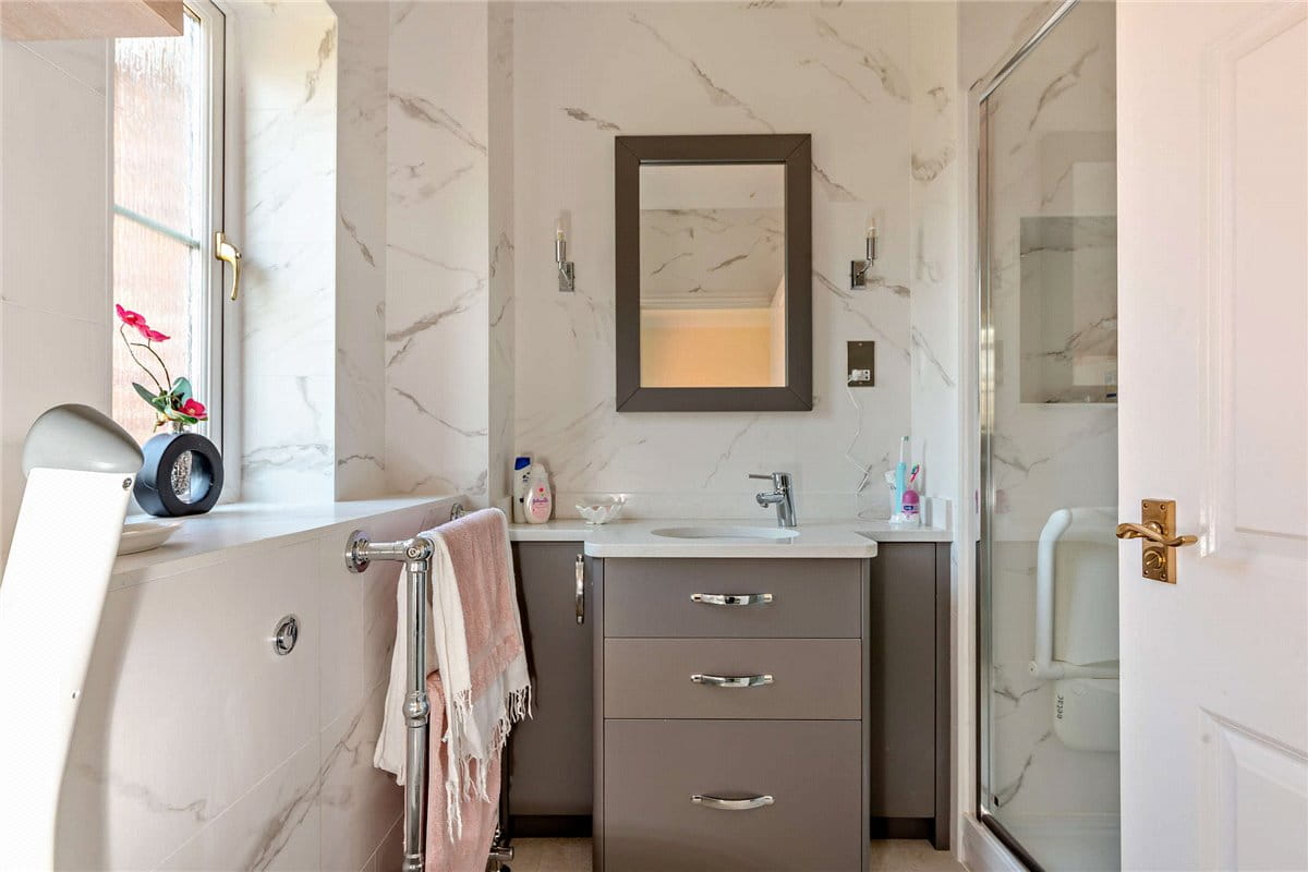 3 bedroom flat, Woodridge, Newbury RG14 - Available