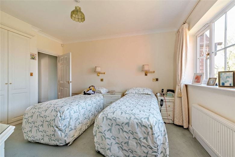 3 bedroom flat, Woodridge, Newbury RG14 - Available