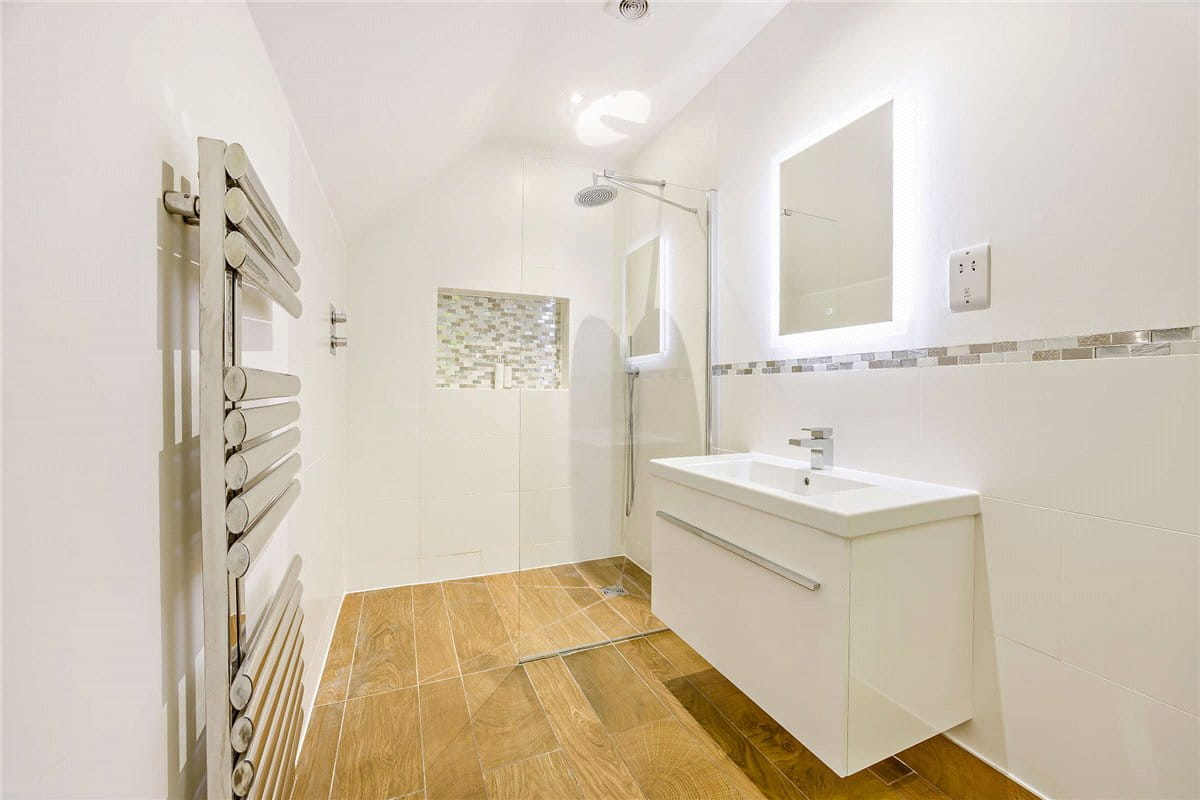 5 bedroom house, Belmont, Woodspeen RG20 - Sold