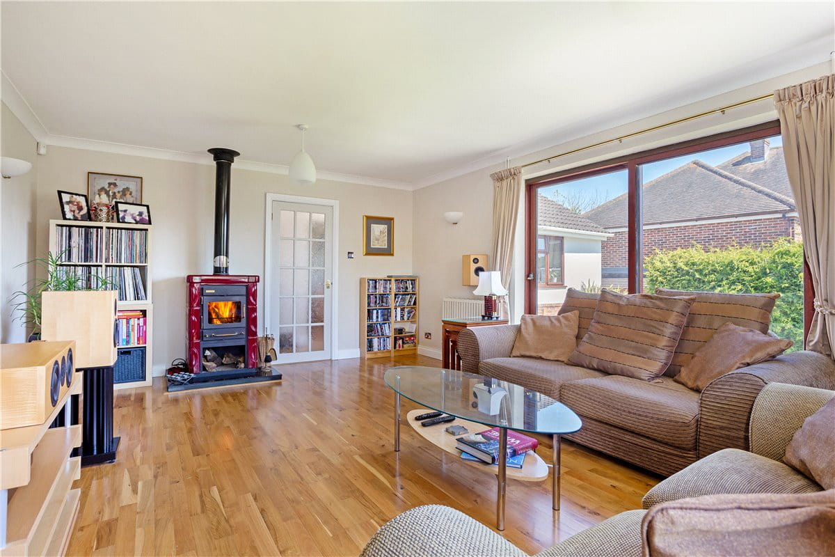 4 bedroom bungalow, Bucklebury Alley, Cold Ash RG18 - Available