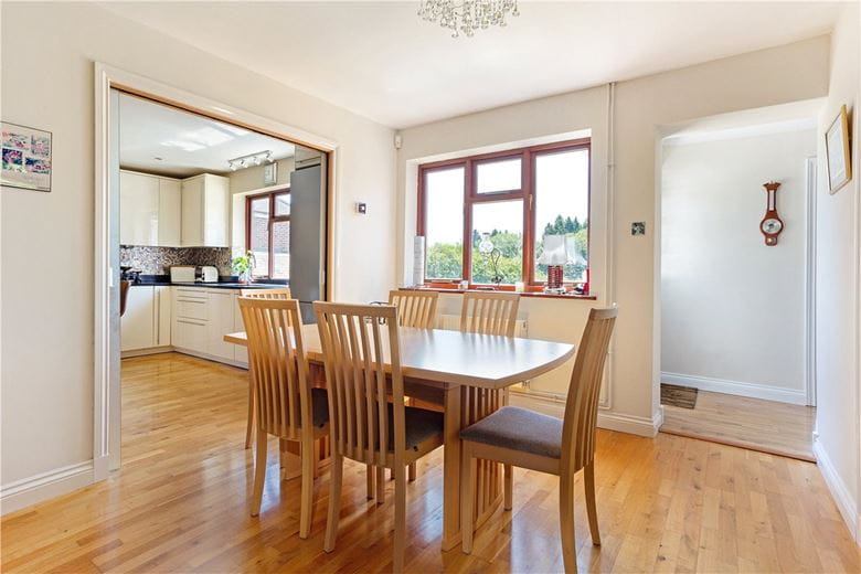 4 bedroom bungalow, Bucklebury Alley, Cold Ash RG18 - Available