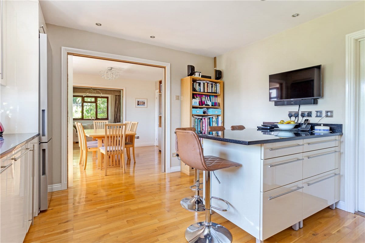 4 bedroom bungalow, Bucklebury Alley, Cold Ash RG18 - Available