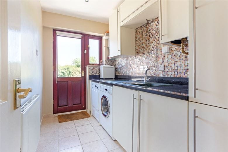 4 bedroom bungalow, Bucklebury Alley, Cold Ash RG18 - Available