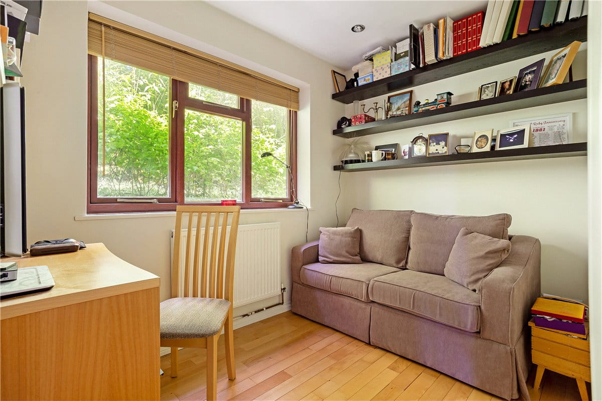 4 bedroom bungalow, Bucklebury Alley, Cold Ash RG18 - Available