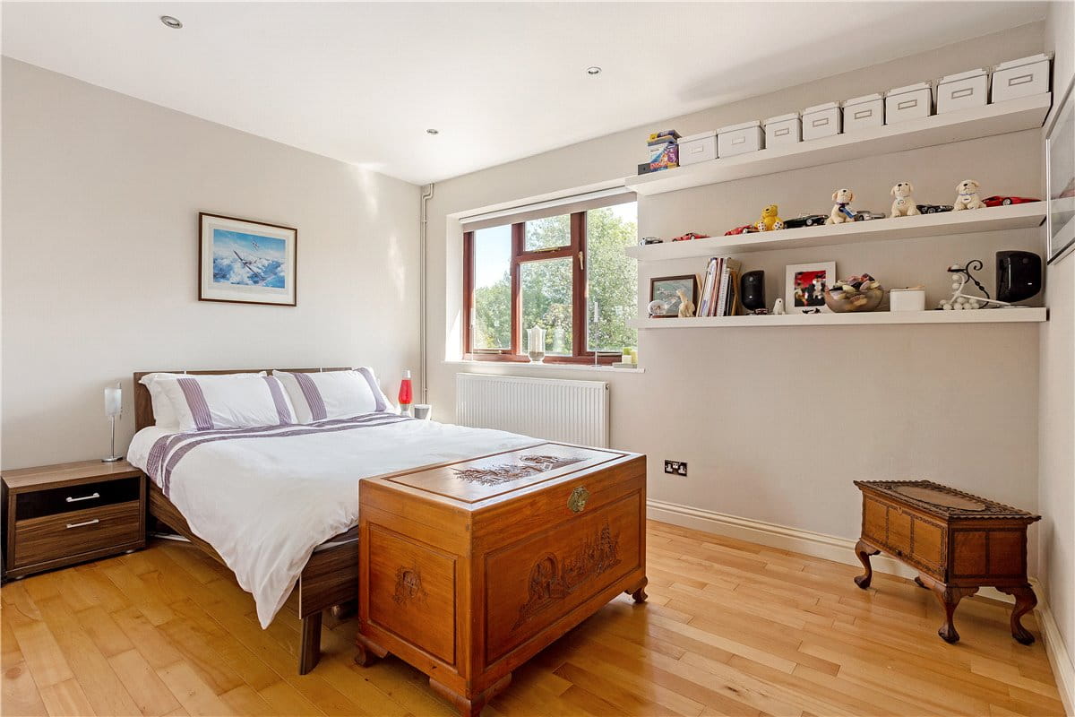 4 bedroom bungalow, Bucklebury Alley, Cold Ash RG18 - Available