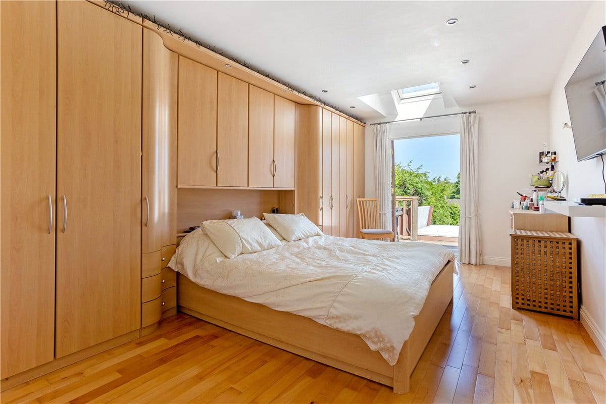 4 bedroom bungalow, Bucklebury Alley, Cold Ash RG18 - Available