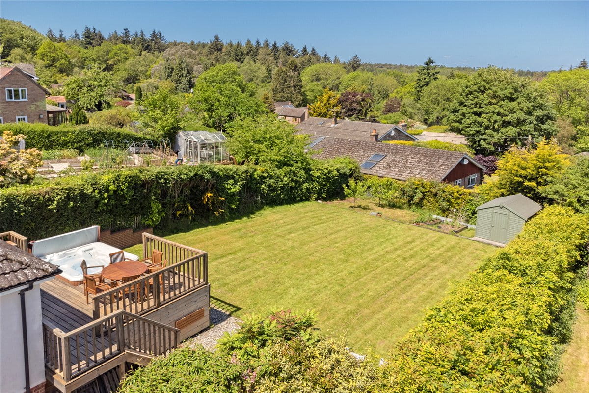 4 bedroom bungalow, Bucklebury Alley, Cold Ash RG18 - Available