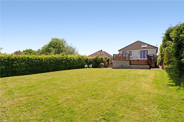 4 bedroom bungalow, Bucklebury Alley, Cold Ash RG18 - Available
