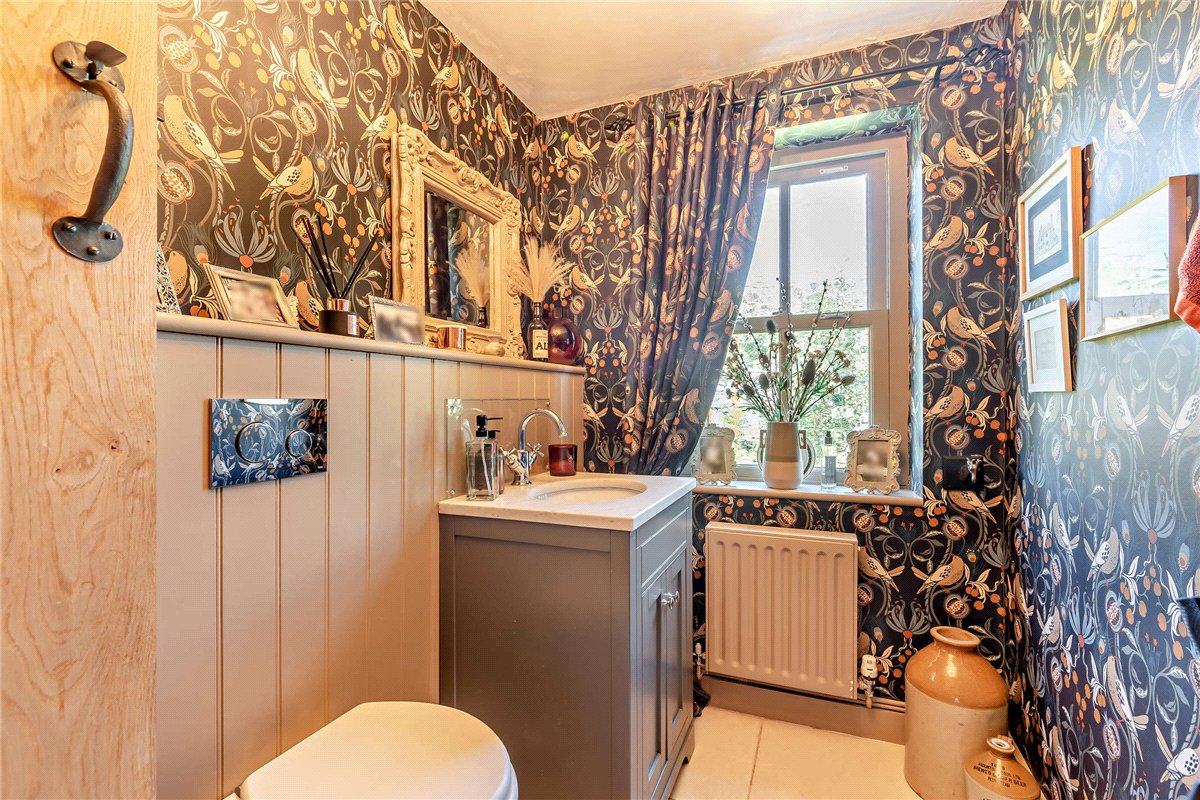 5 bedroom house, High Street, Chieveley RG20 - Sold STC