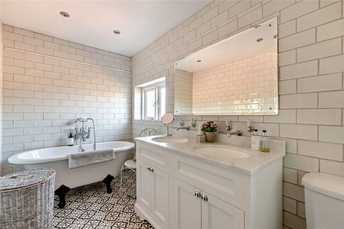 5 bedroom house, High Street, Chieveley RG20 - Sold STC