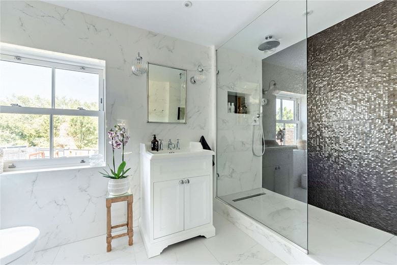 5 bedroom house, High Street, Chieveley RG20 - Sold STC