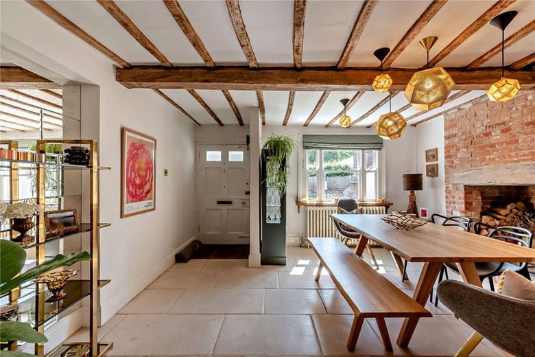 5 bedroom house, High Street, Chieveley RG20 - Available