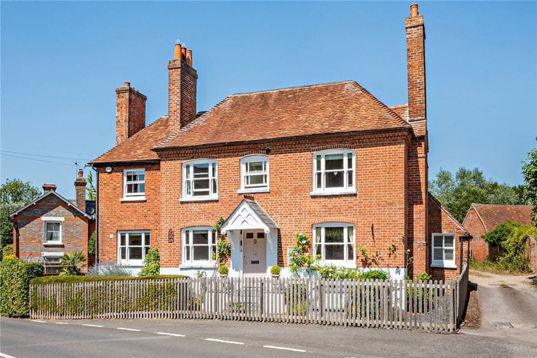 5 bedroom house, High Street, Chieveley RG20 - Available