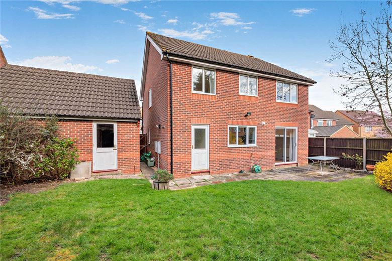 4 bedroom house, Harebell Drive, Thatcham RG18 - Available