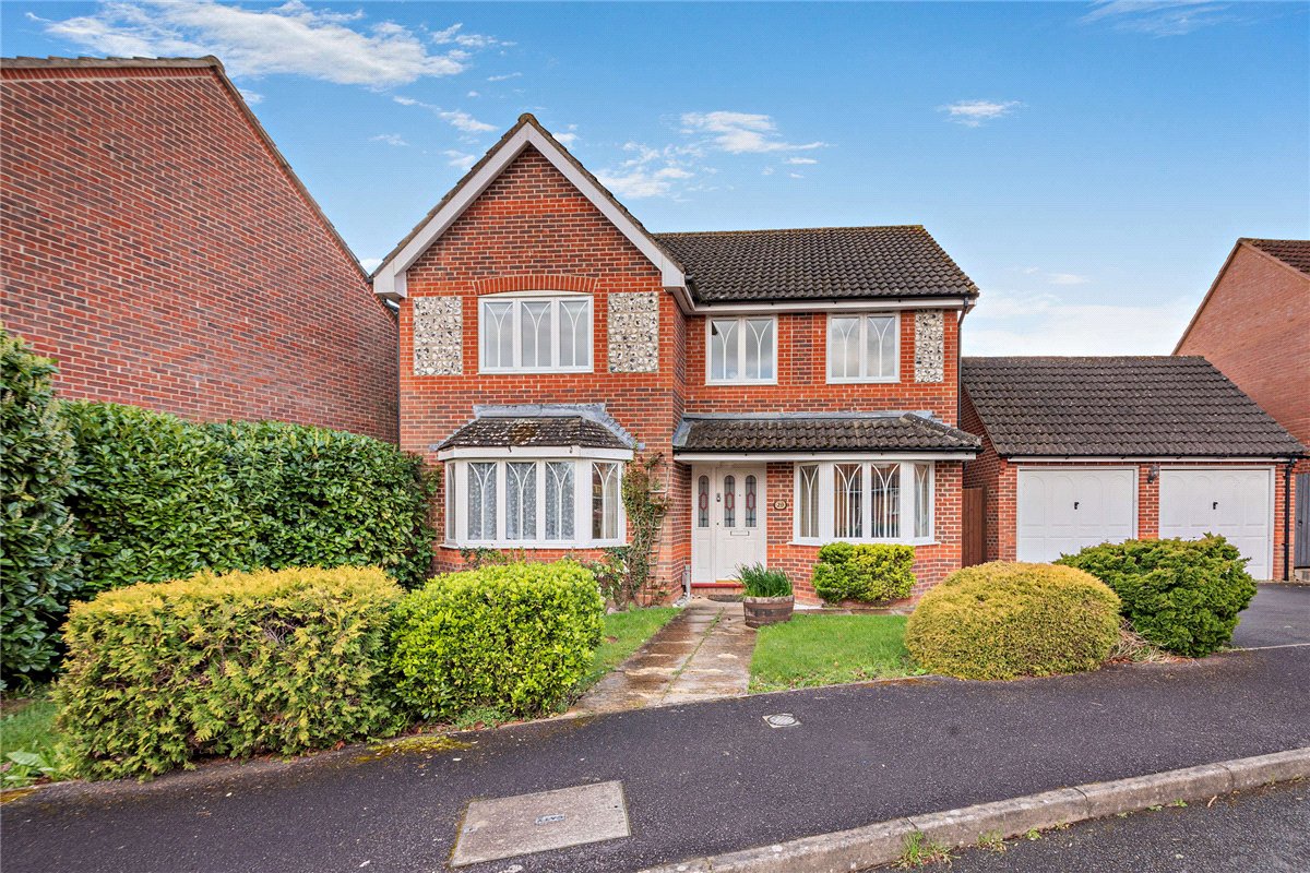 4 bedroom house, Harebell Drive, Thatcham RG18 - Available