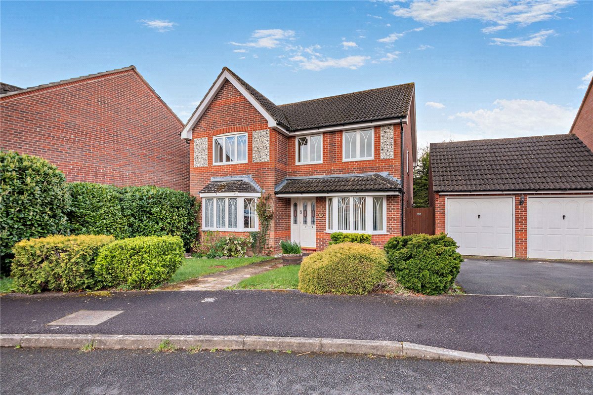 4 bedroom house, Harebell Drive, Thatcham RG18 - Available