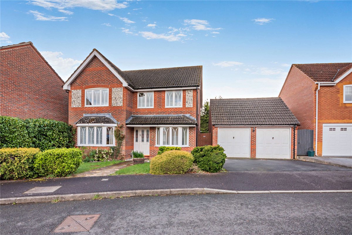 4 bedroom house, Harebell Drive, Thatcham RG18 - Available