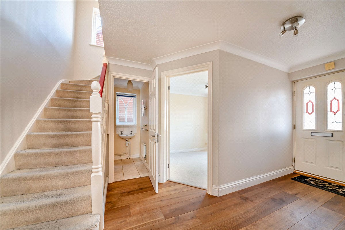 4 bedroom house, Harebell Drive, Thatcham RG18 - Available