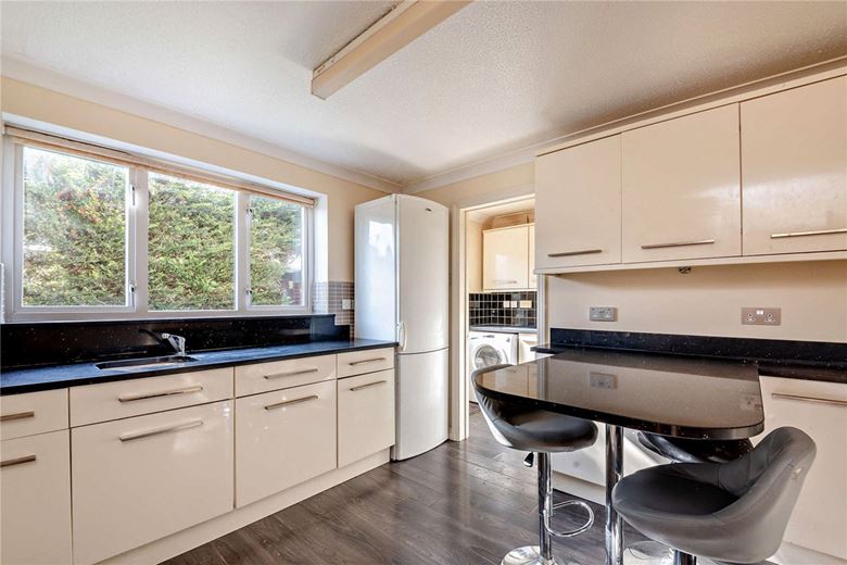 4 bedroom house, Harebell Drive, Thatcham RG18 - Available