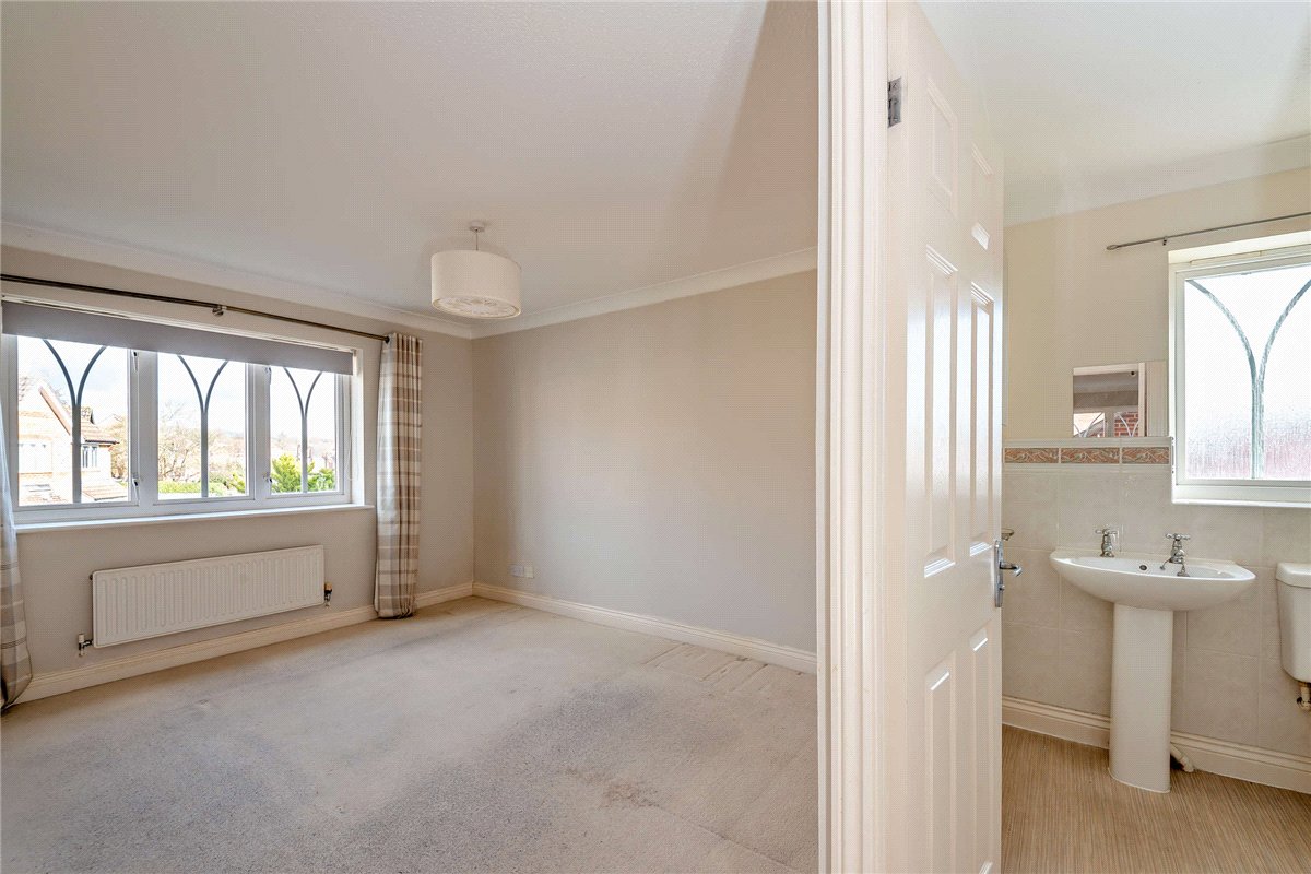 4 bedroom house, Harebell Drive, Thatcham RG18 - Available