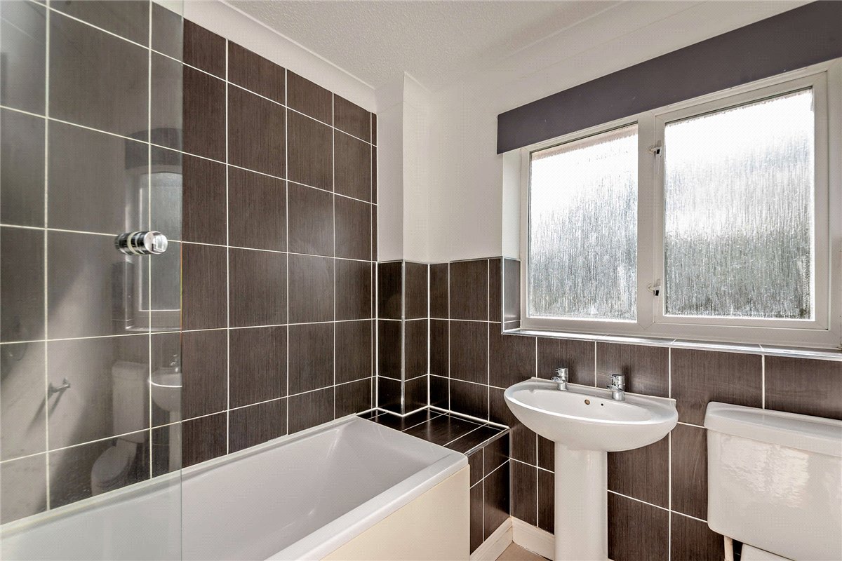 4 bedroom house, Harebell Drive, Thatcham RG18 - Available