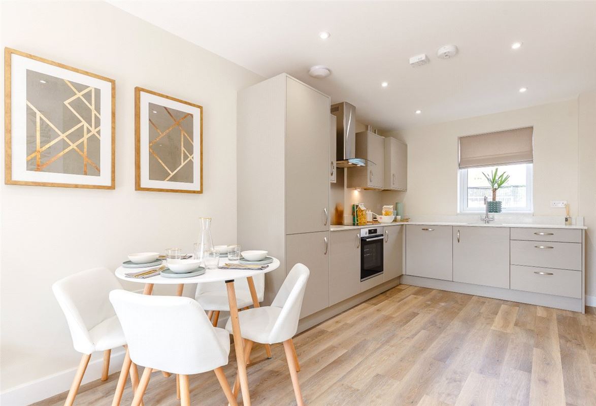 2 bedroom flat, Steel Close, Newbury RG14 - Available