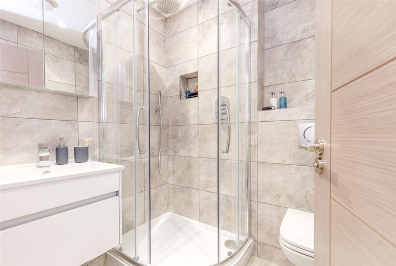 2 bedroom flat, Steel Close, Newbury RG14 - Available