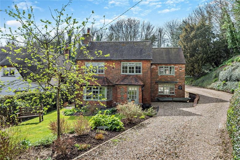 3 bedroom house, The Dell, Kingsclere RG20 - Sold