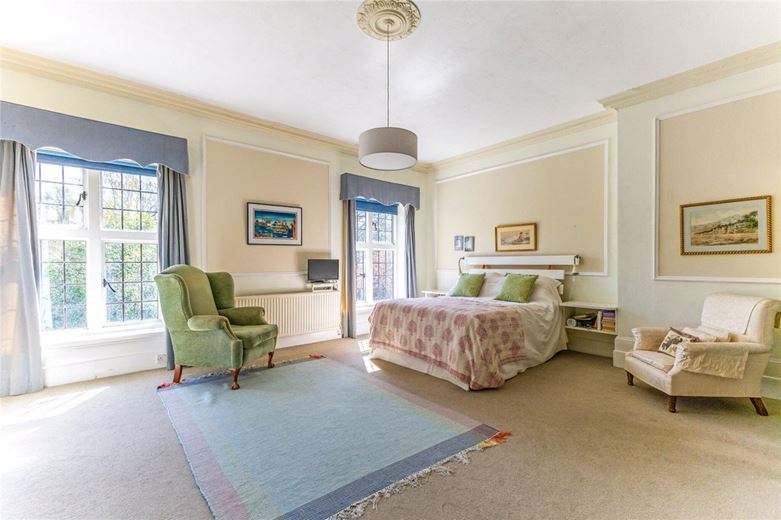 5 bedroom house, Stockcross, Newbury RG20 - Available