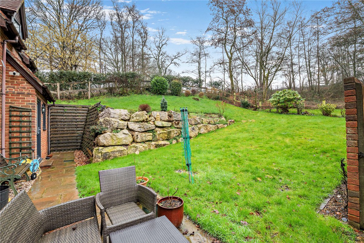 4 bedroom house, Crookham Hill, Crookham Common RG19 - Available