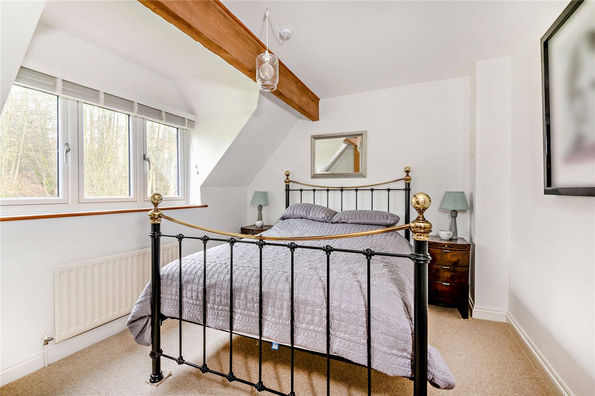 4 bedroom house, Crookham Hill, Crookham Common RG19 - Available