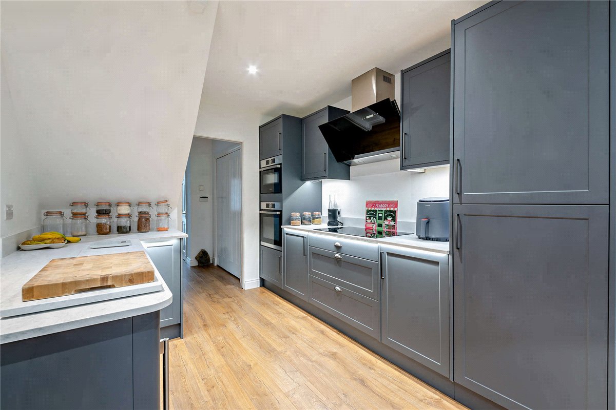 4 bedroom house, Crookham Hill, Crookham Common RG19 - Available