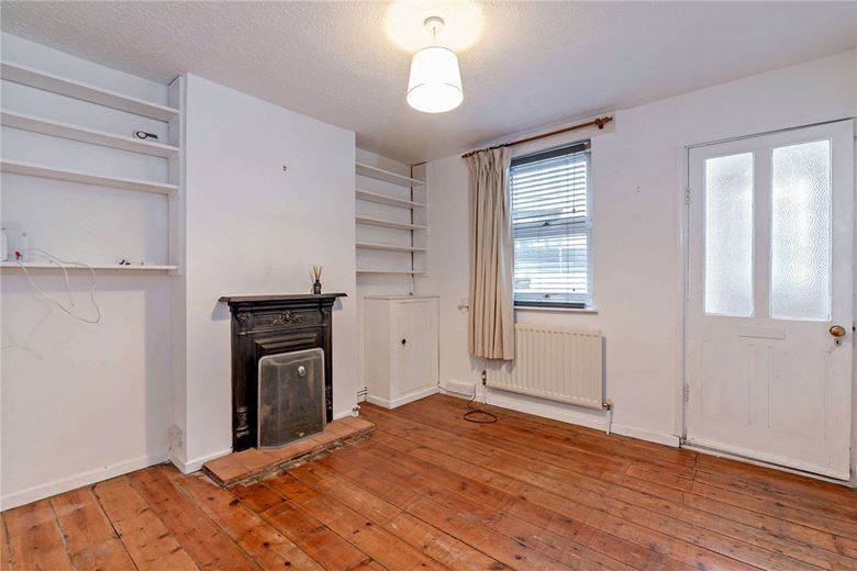 2 bedroom house, Kings Road, Newbury RG14 - Available