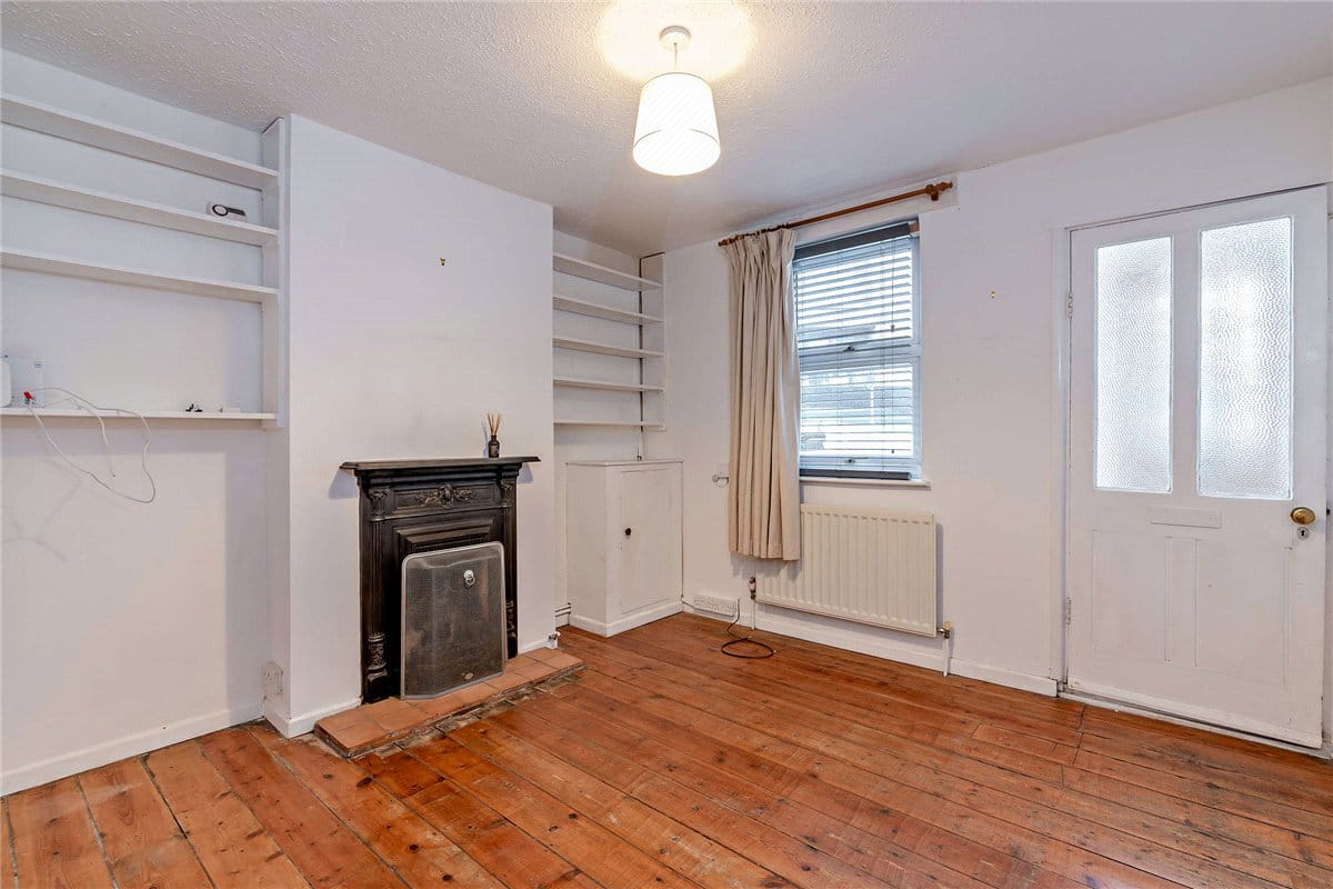 2 bedroom house, Kings Road, Newbury RG14 - Available
