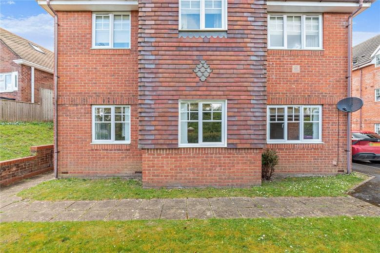 2 bedroom flat, Newtown Road, Newbury RG14 - Available
