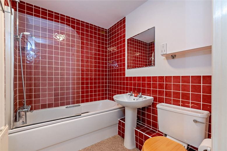 2 bedroom flat, Newtown Road, Newbury RG14 - Available