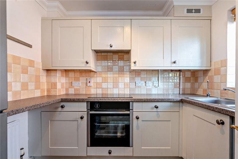 2 bedroom flat, Newtown Road, Newbury RG14 - Available