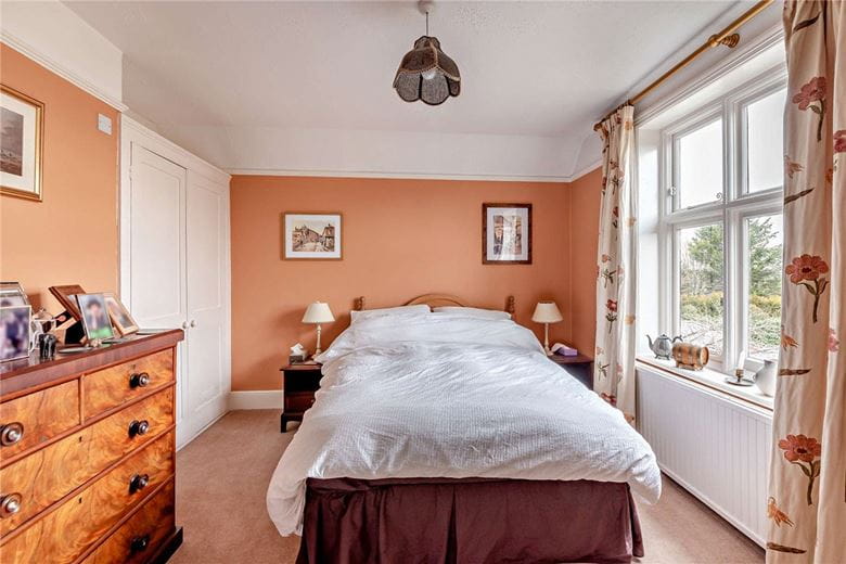 5 bedroom house, Andover Road, Newbury RG14 - Available