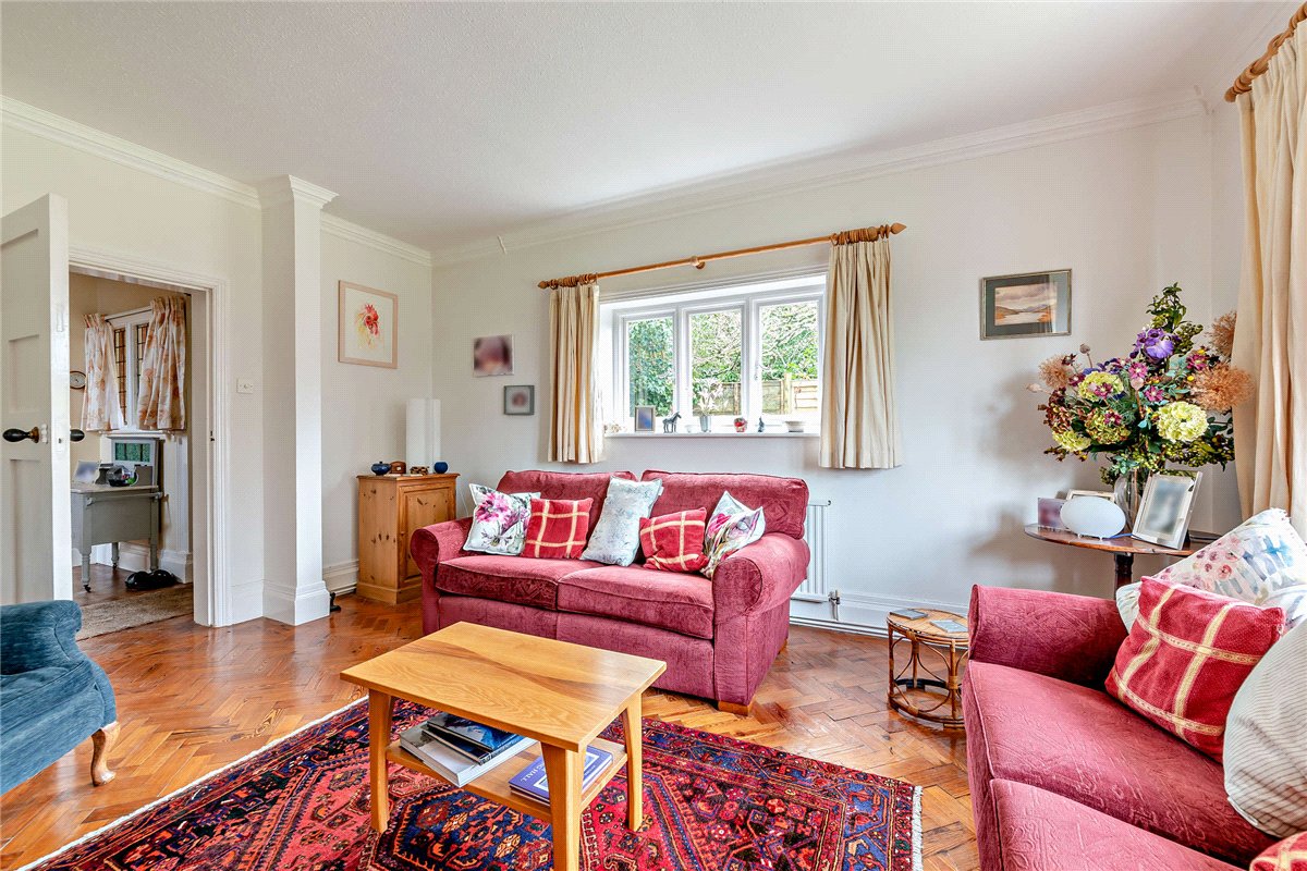 5 bedroom house, Andover Road, Newbury RG14 - Available
