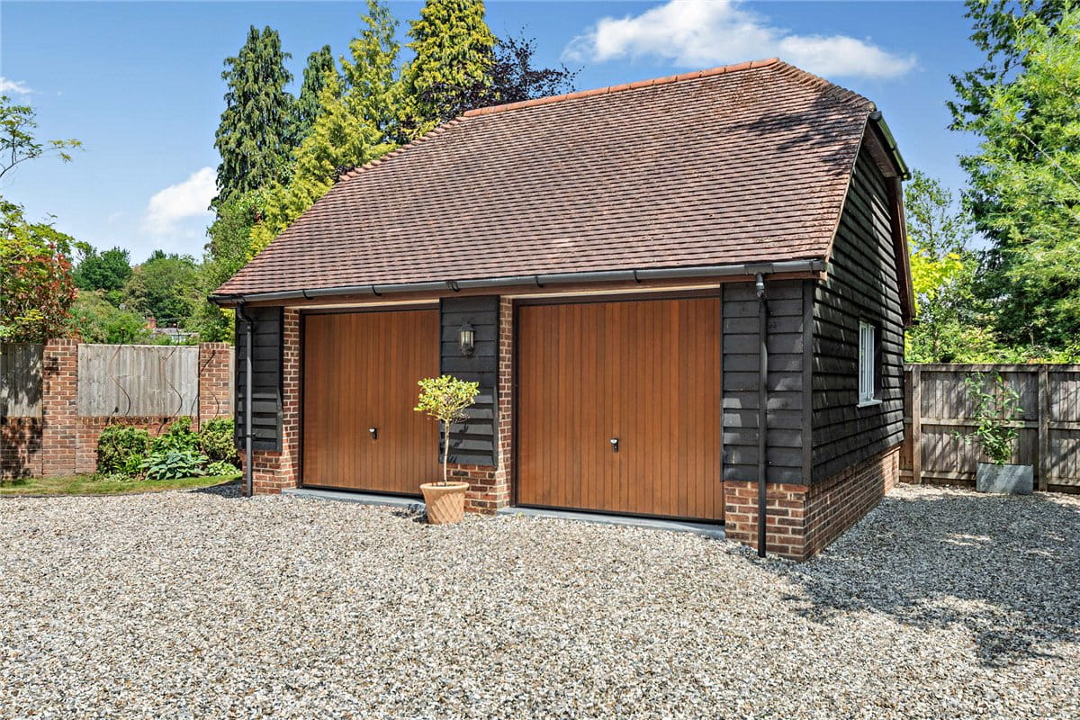 5 bedroom house, Yattendon Road, Hermitage RG18 - Available