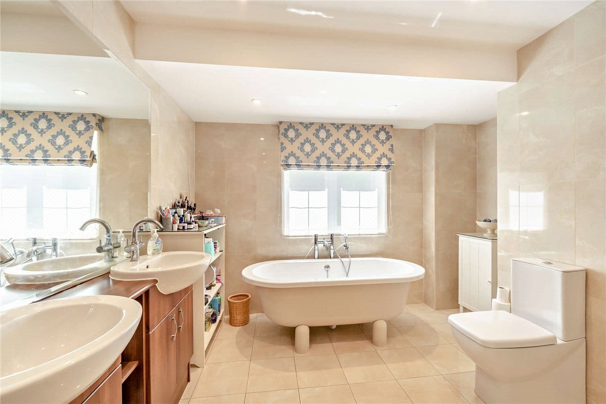 5 bedroom house, Yattendon Road, Hermitage RG18 - Available