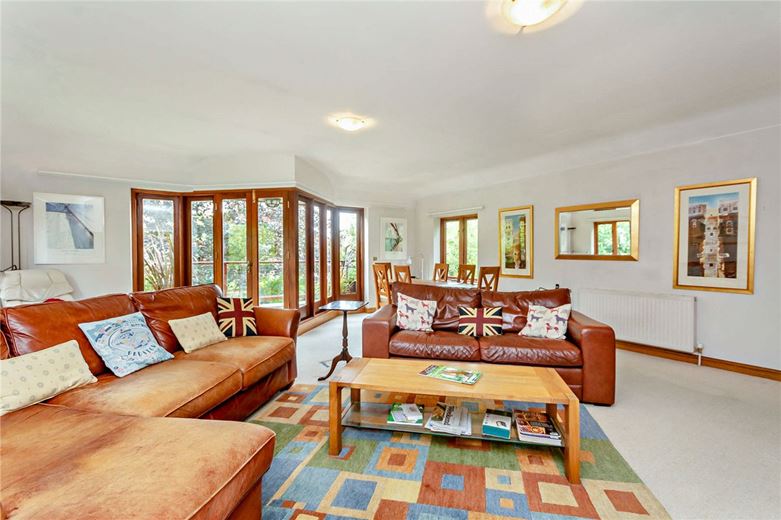 2 bedroom bungalow, The Maltings, West Ilsley RG20 - Available