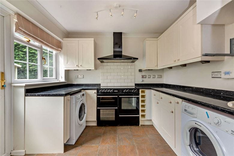 3 bedroom house, Harwood Rise, Woolton Hill RG20 - Sold