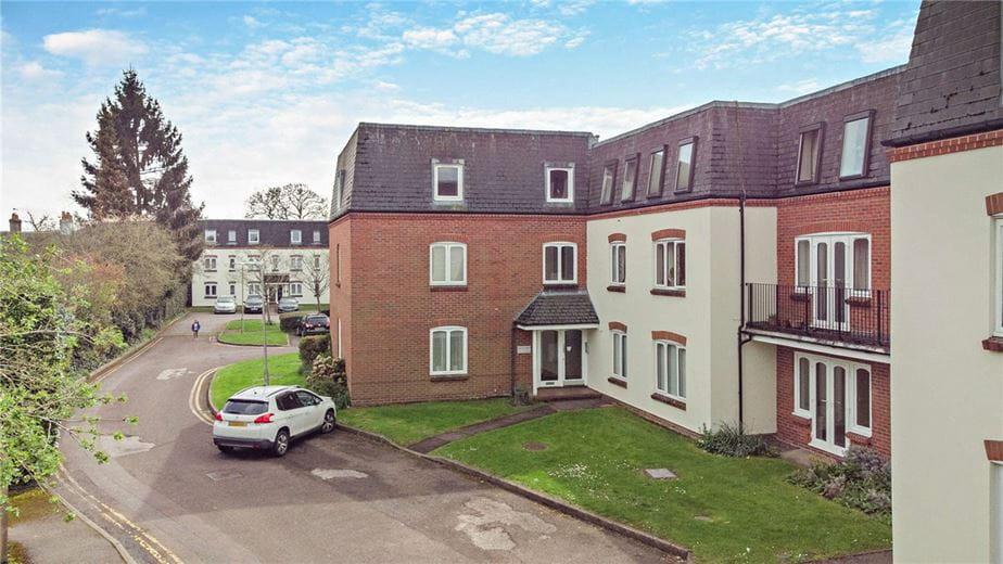 2 bedroom flat, Victoria Gardens, Newbury RG14 - Available