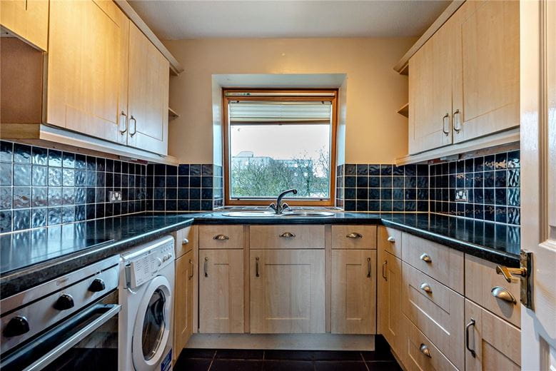 2 bedroom flat, Victoria Gardens, Newbury RG14 - Sold STC