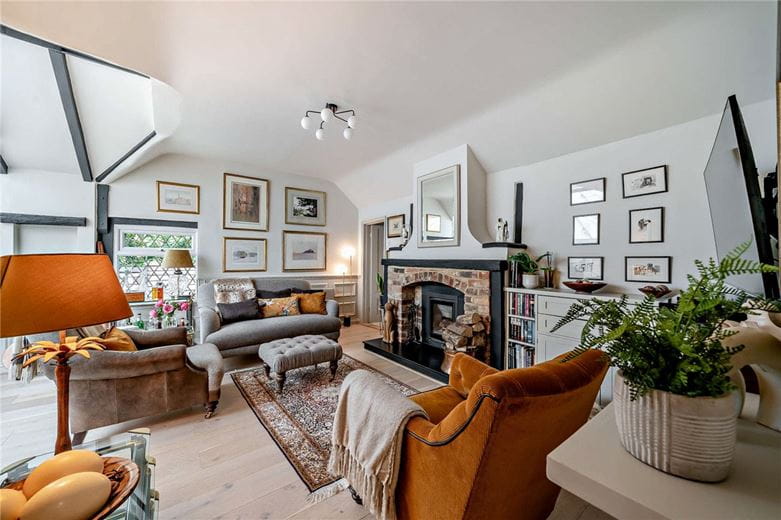 2 bedroom bungalow, Ridgeway Close, Hermitage RG18 - Available