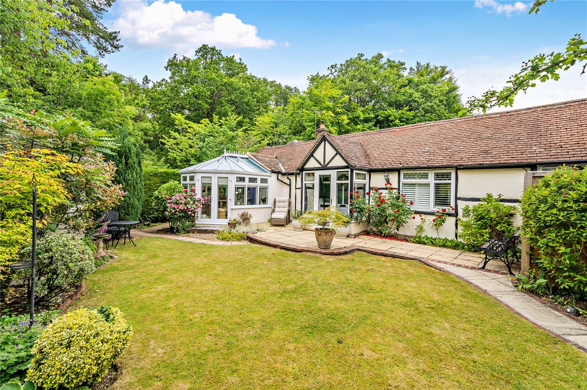 2 bedroom bungalow, Ridgeway Close, Hermitage RG18 - Sold STC