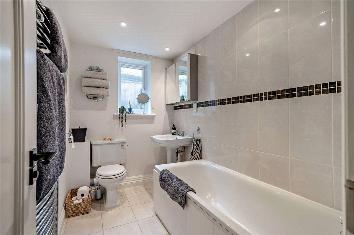 2 bedroom bungalow, Ridgeway Close, Hermitage RG18 - Sold STC